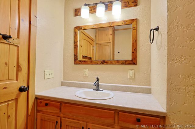 124 London Dock Lane, Canadian, OK 74425