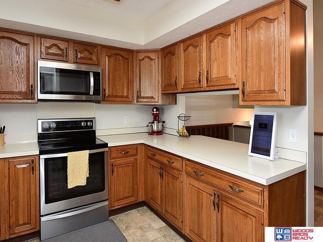 5610 S 68th Street Court, Lincoln, NE 68516