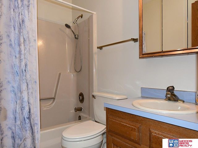 5610 S 68th Street Court, Lincoln, NE 68516