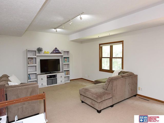 5610 S 68th Street Court, Lincoln, NE 68516