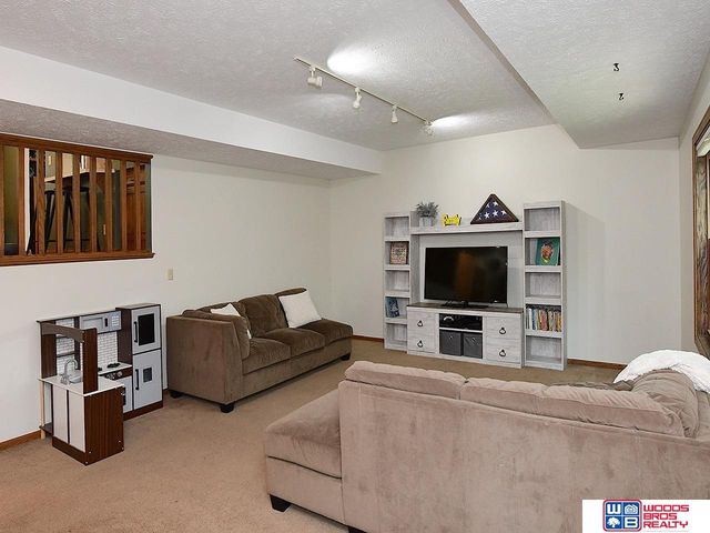 5610 S 68th Street Court, Lincoln, NE 68516