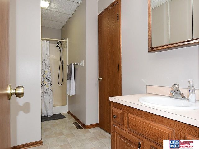 5610 S 68th Street Court, Lincoln, NE 68516
