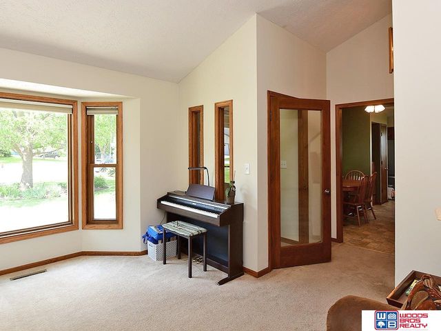 5610 S 68th Street Court, Lincoln, NE 68516