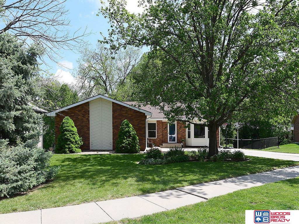 5610 S 68th Street Court, Lincoln, NE 68516