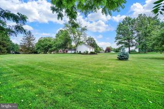 2020 PARKTON LN, York, PA 17408