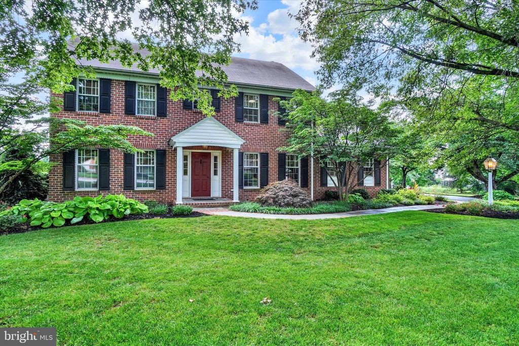 2020 PARKTON LN, York, PA 17408