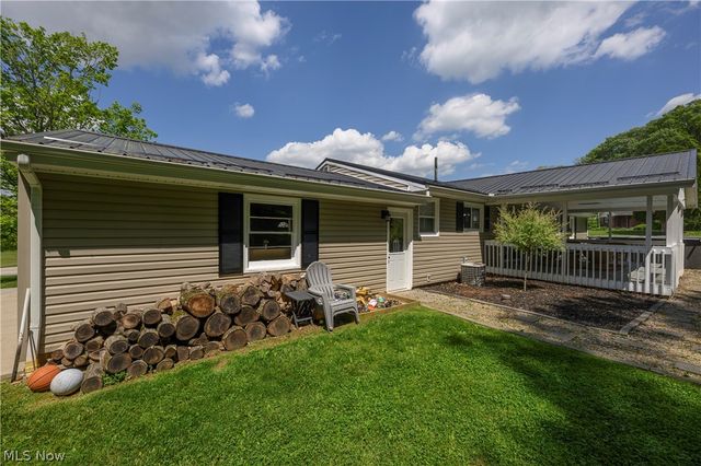 6105 Wolf Run Road SE, Dennison, OH 44621