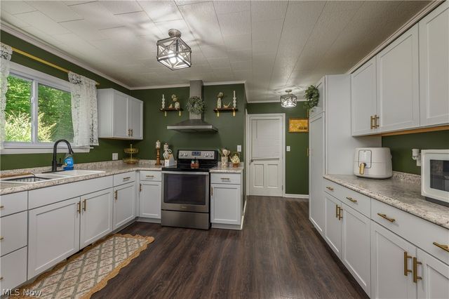 6105 Wolf Run Road SE, Dennison, OH 44621