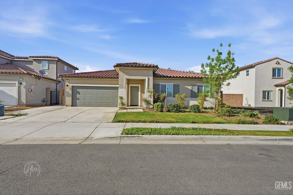 10812 Asunsion Place, Bakersfield, CA 93306