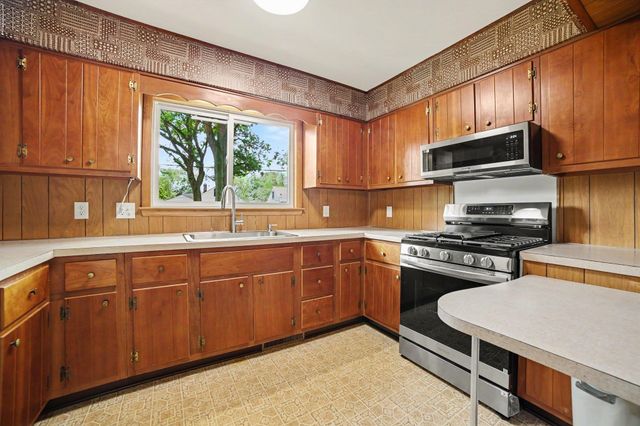 1318 Eastlawn Drive, Midland, MI 48642