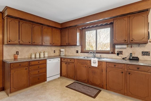 86 Anderson Drive, Methuen, MA 01844