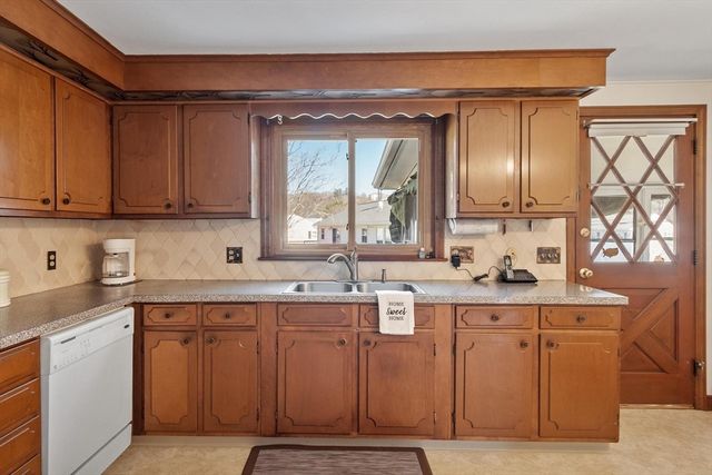 86 Anderson Drive, Methuen, MA 01844