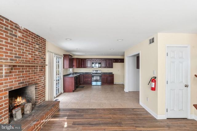 2090 BLUE BELL RD, Williamstown, NJ 08094