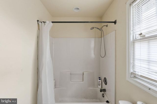 2090 BLUE BELL RD, Williamstown, NJ 08094