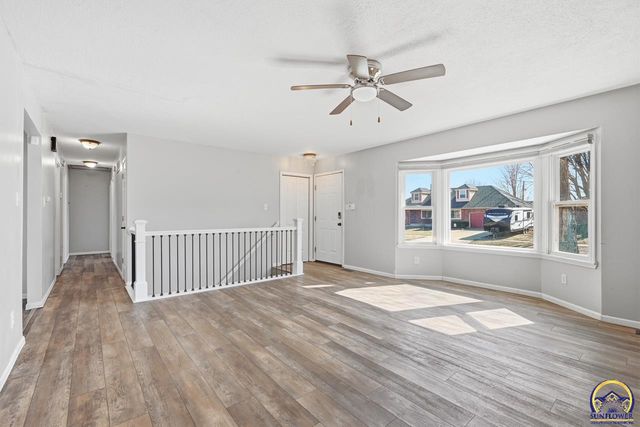 3840 SW 39th TER, Topeka, KS 66610