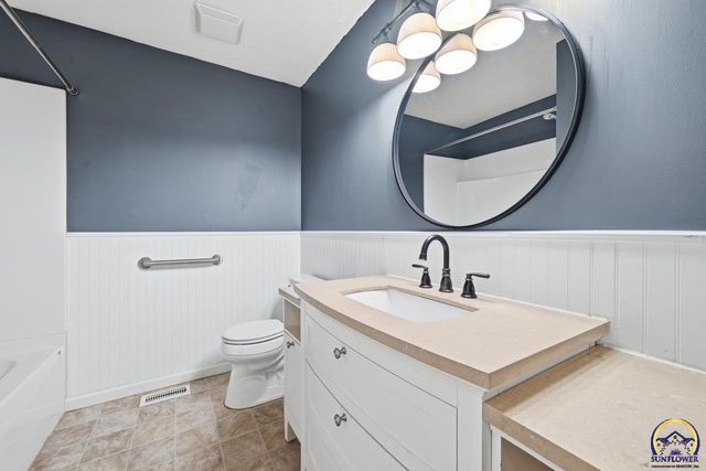 3840 SW 39th TER, Topeka, KS 66610