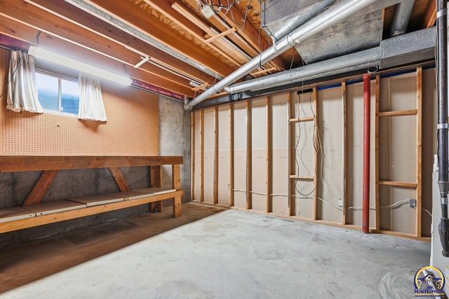 3840 SW 39th TER, Topeka, KS 66610