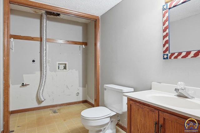 3840 SW 39th TER, Topeka, KS 66610