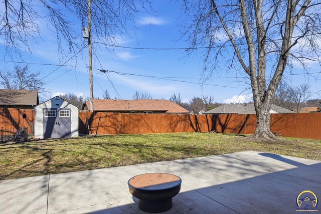 3840 SW 39th TER, Topeka, KS 66610