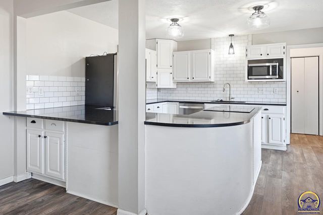 3840 SW 39th TER, Topeka, KS 66610