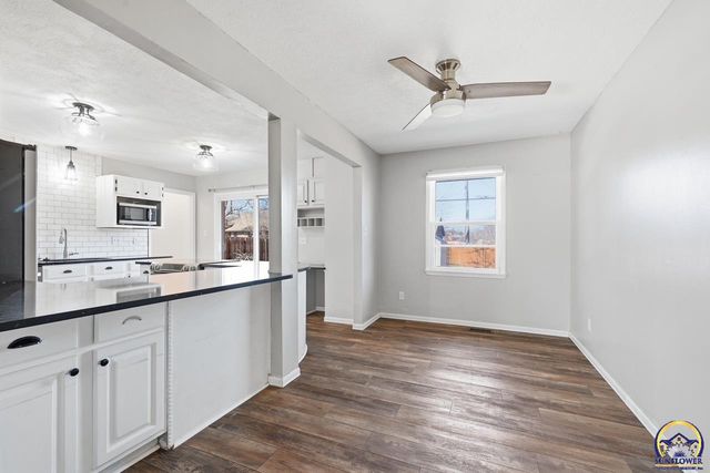 3840 SW 39th TER, Topeka, KS 66610