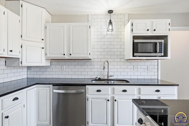 3840 SW 39th TER, Topeka, KS 66610