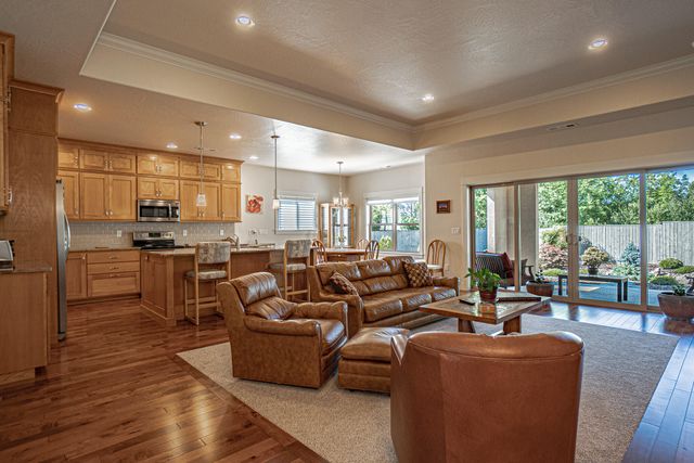 3735 Arizona Drive, Medford, OR 97504