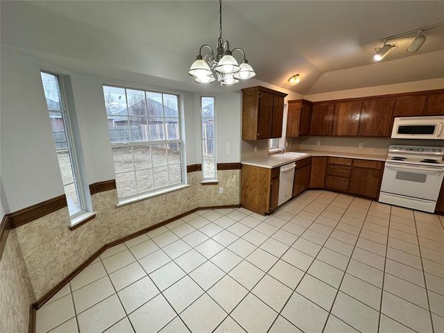 628 NW 21st Street, Moore, OK 73160