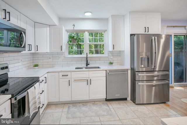 10103 SASSAFRAS WOODS CT, Burke, VA 22015