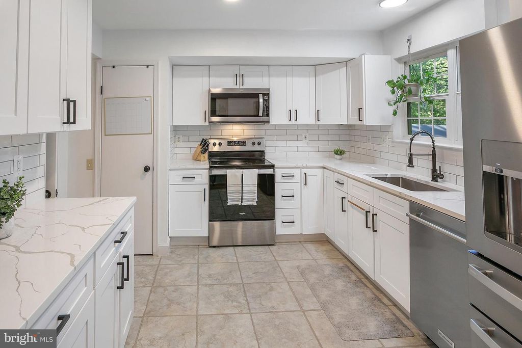 10103 SASSAFRAS WOODS CT, Burke, VA 22015
