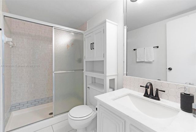 1000 Parkview Dr 518, Hallandale Beach, FL 33009