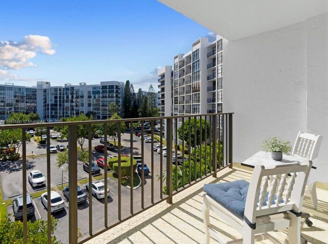 1000 Parkview Dr 518, Hallandale Beach, FL 33009