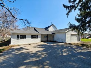5587 E Karen Court, Stevensville Vllg, MI 49127