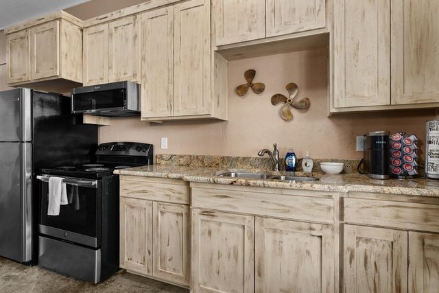 1301 & 1285 S Lake Drive, Gladewater, TX 75647