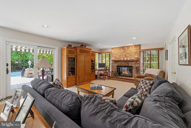 18 DANTE RD, Monroe Township, NJ 08831