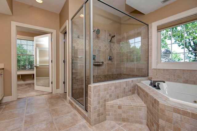 2938 W Oakhaven Lane, Springfield, MO 65810