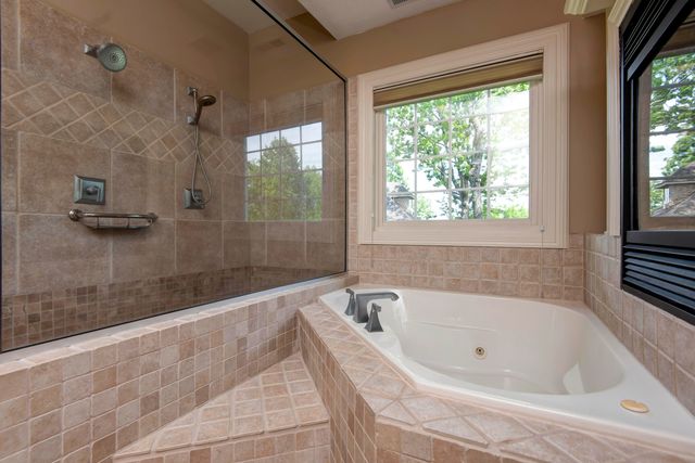 2938 W Oakhaven Lane, Springfield, MO 65810