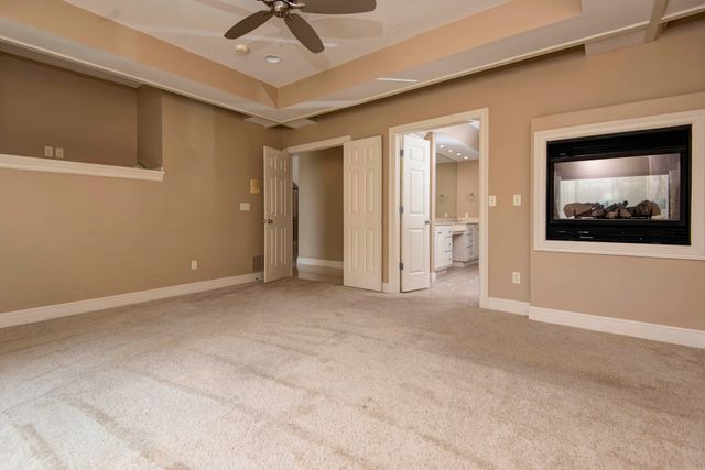 2938 W Oakhaven Lane, Springfield, MO 65810