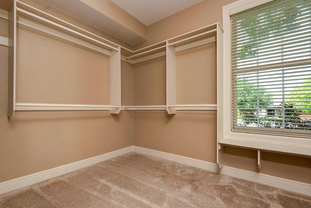 2938 W Oakhaven Lane, Springfield, MO 65810