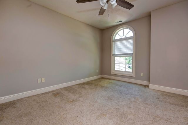 2938 W Oakhaven Lane, Springfield, MO 65810