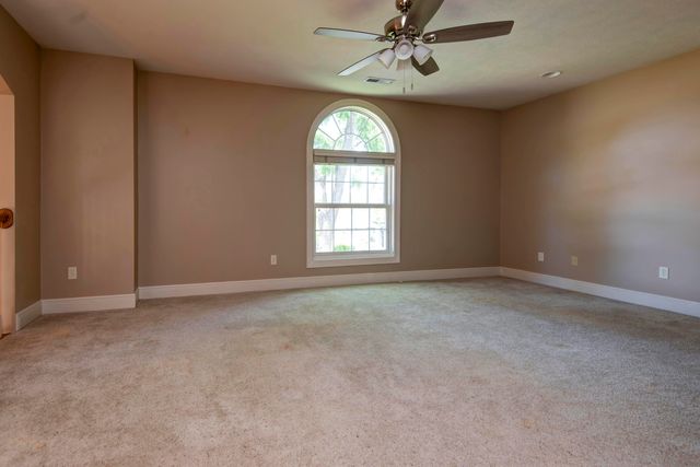 2938 W Oakhaven Lane, Springfield, MO 65810
