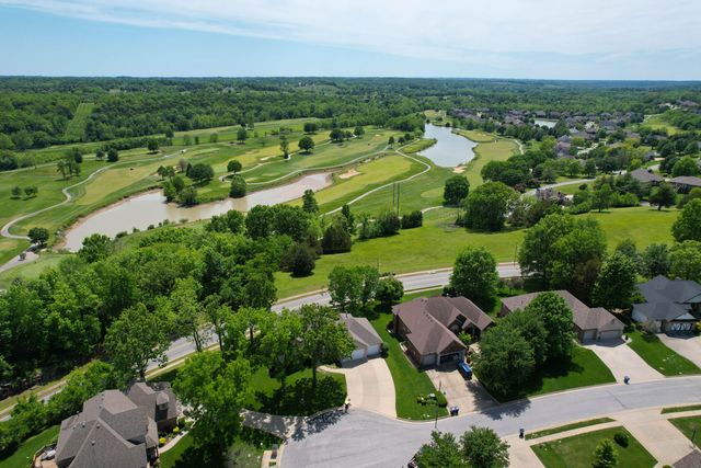 2938 W Oakhaven Lane, Springfield, MO 65810