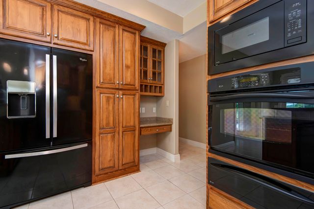 2938 W Oakhaven Lane, Springfield, MO 65810