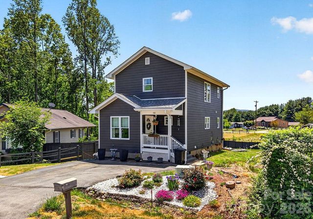 100 Victoria Springs Drive, Flat Rock, NC 28731