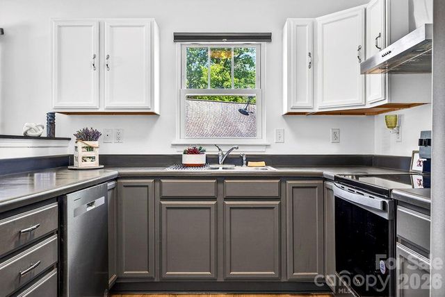 100 Victoria Springs Drive, Flat Rock, NC 28731