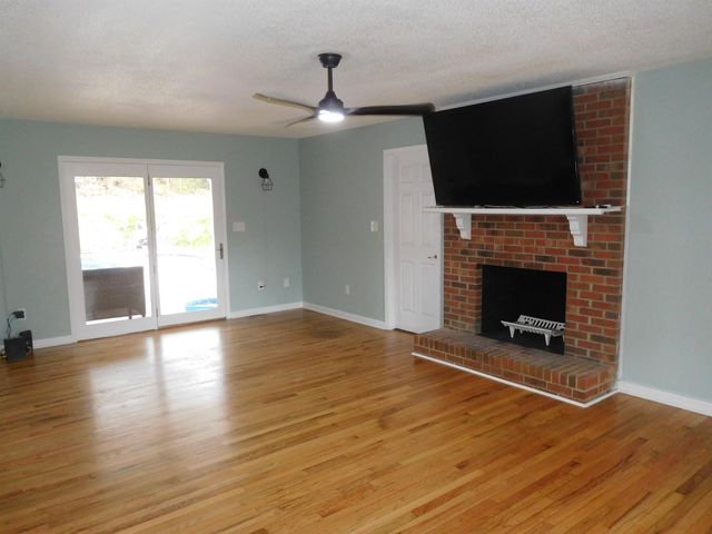 154 Whispering Pines Road Road, Gaffney, SC 29341