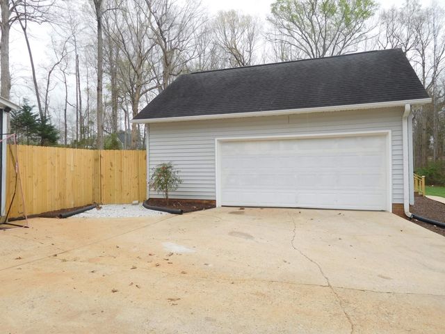 154 Whispering Pines Road Road, Gaffney, SC 29341