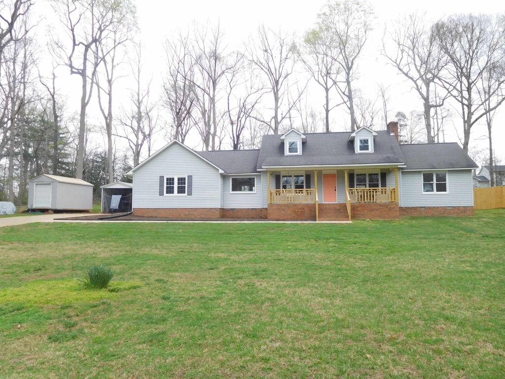 154 Whispering Pines Road Road, Gaffney, SC 29341