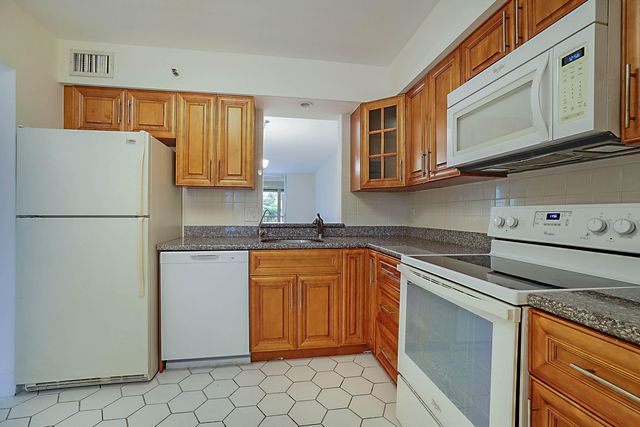 14527 Bonaire Boulevard 203, Delray Beach, FL 33446