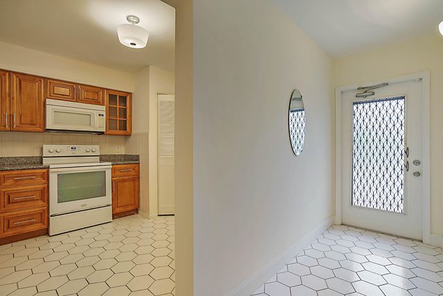 14527 Bonaire Boulevard 203, Delray Beach, FL 33446